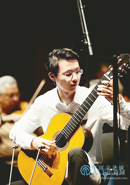 十八岁的中国“吉他王子”匡俊宏